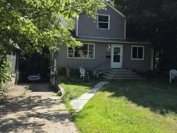1307 Eastview Dr, Waukegan, IL 60085