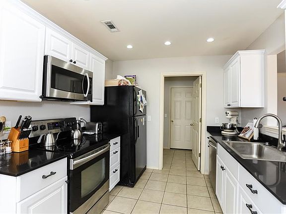 4th image of 6303 SW Meadow Well Ave