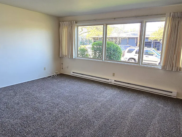 2600-2928 NW Tyler Ave — Photo 11