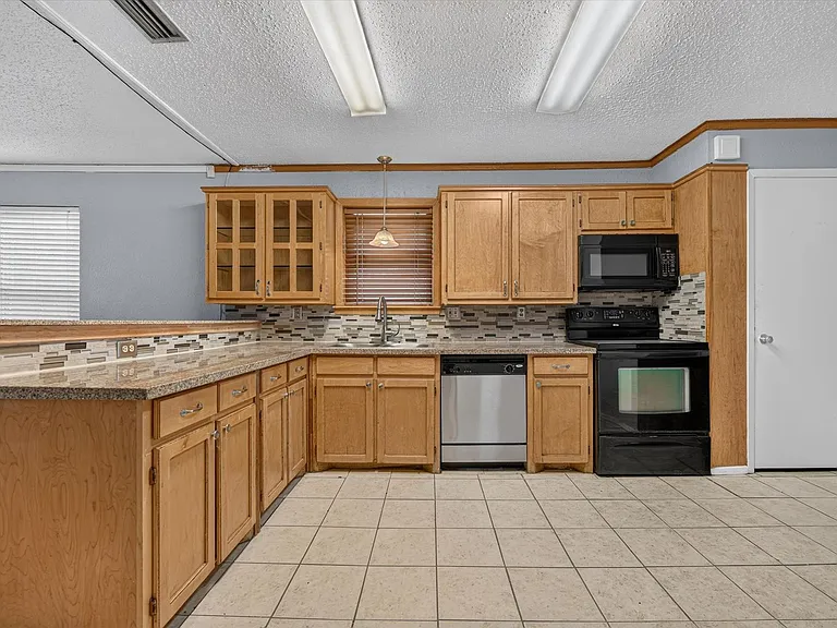 210 Nettletree St — Photo 7
