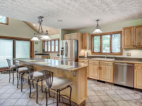 3rd image of 326 Tallman St