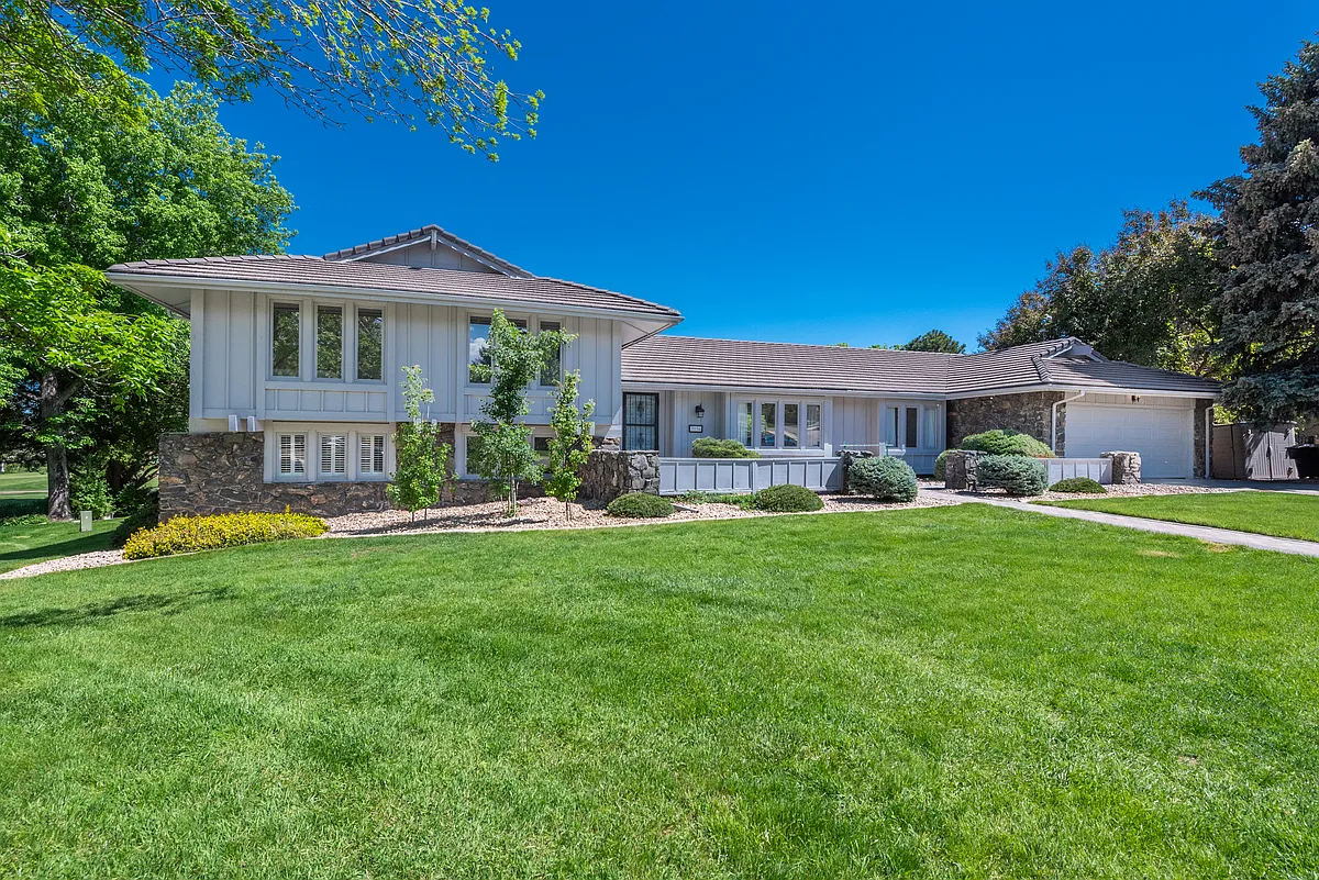 Building Photo - 3936 S Pinehurst Cir