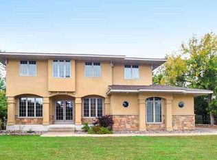 989 Oak Bluff Cir, Saint Paul, MN 55119