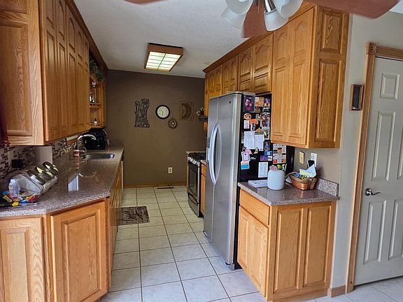 4th image of 703 16th St E