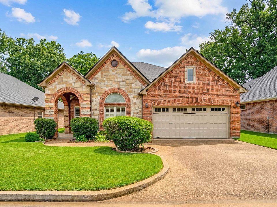 1st image of 715 Cove Pl