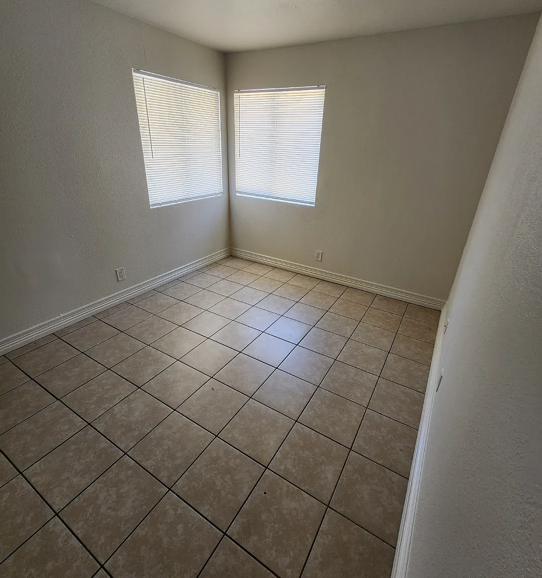 4 bed, 1118 sqft, $2,000 — Photo 4