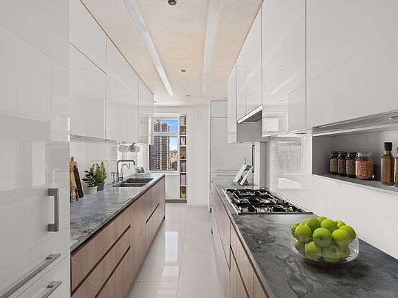 5th image of 303 E 57th St #33EF