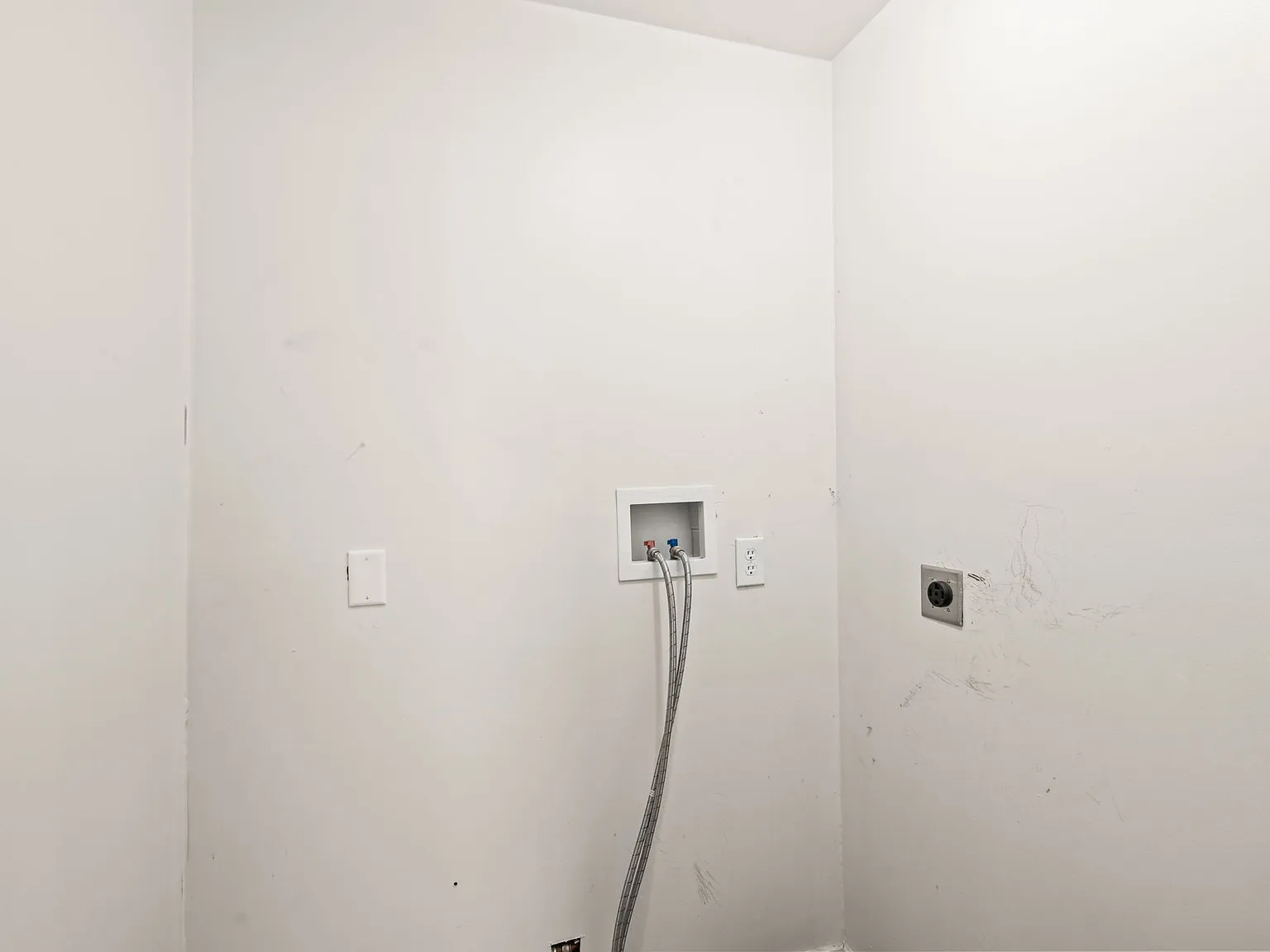 2 bed, 2.5 bath, 1796 sqft, $2,200 — Photo 3