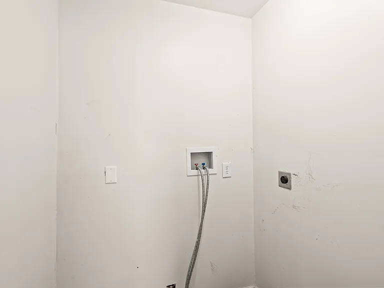 80 Green St — Photo 3
