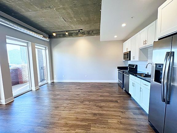 3rd image of 3817-45 N Broadway St #3833-614