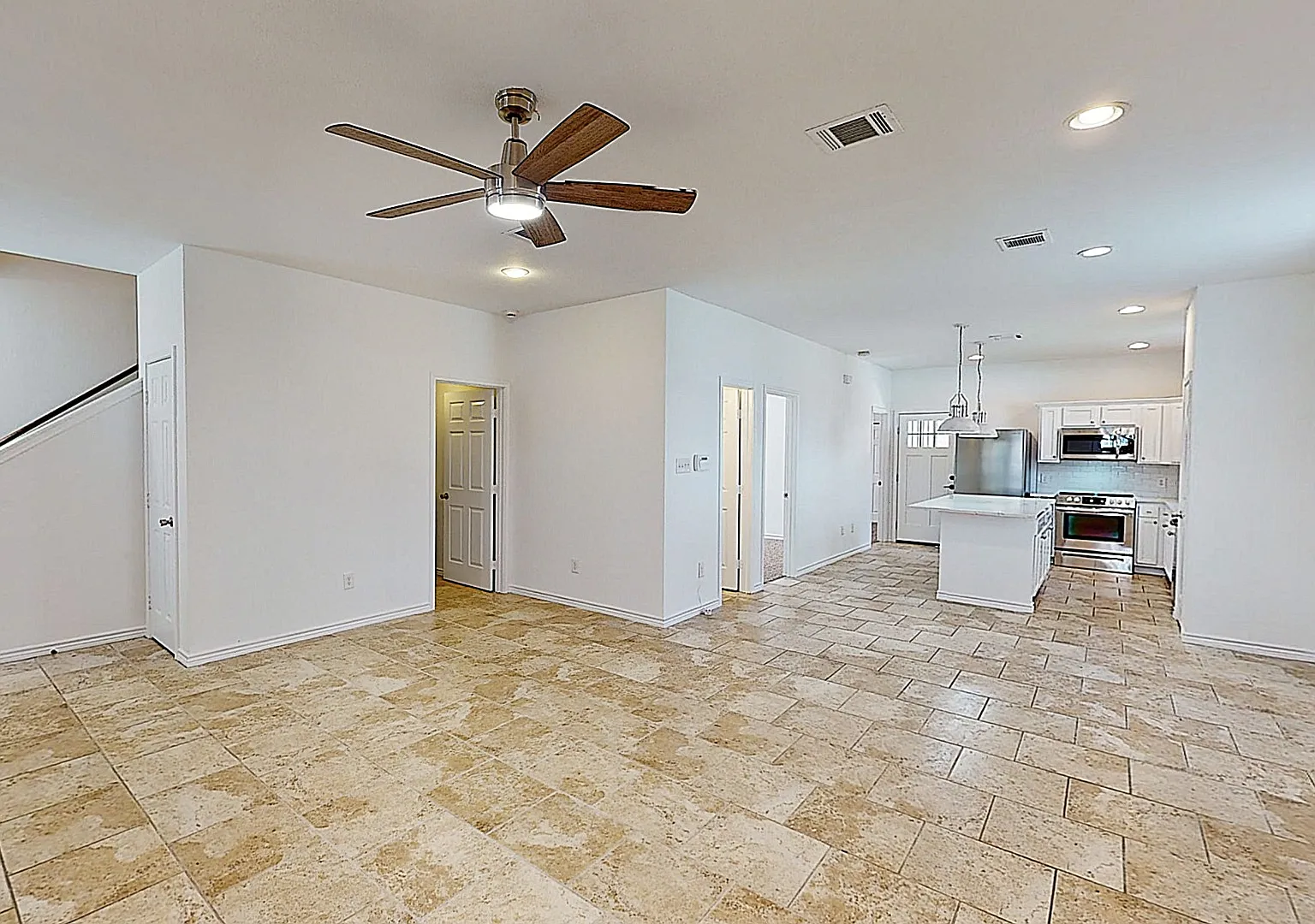 One Block to A&M! Kyle Field walking distance! Newly remodeled, all appliances, 5 bd/4 bth across... — Photo 3