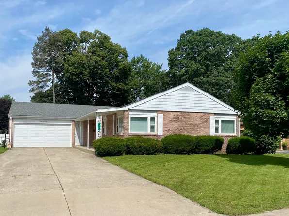 1105 Tilton Park Dr, Rochelle, IL 61068