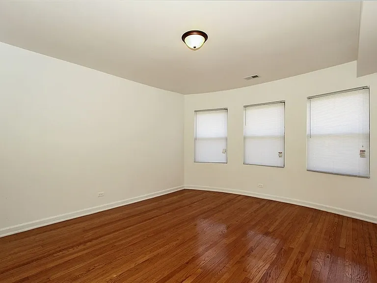 8238 S Ellis — Photo 6