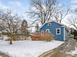 823 Washburn St, Elgin, IL 60123