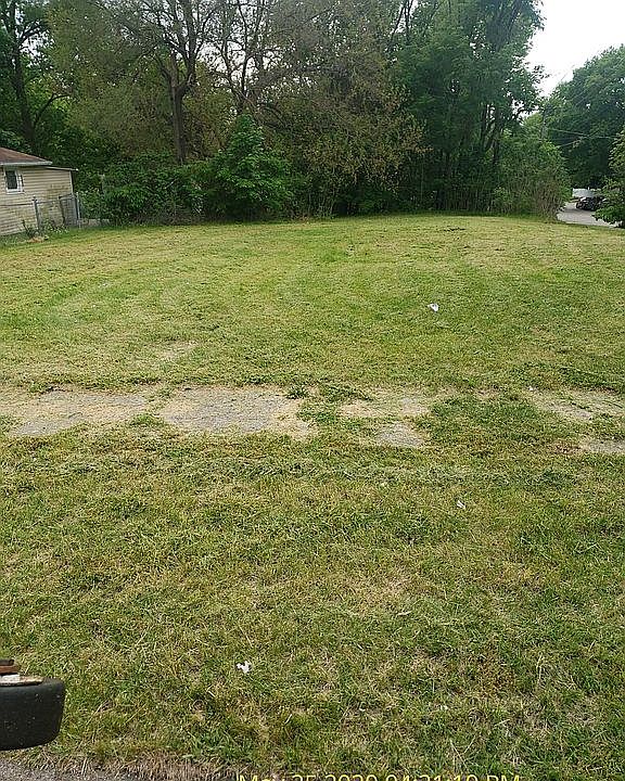 2nd image of 816 Bruce St