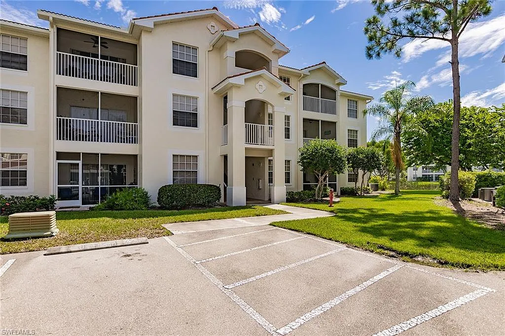 2 bed, 2.0 bath, 915 sqft, $2,200 — Photo 1