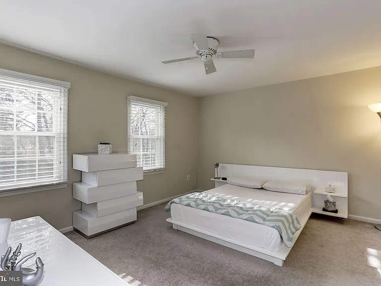 6069 Crown Royal Cir — Photo 14