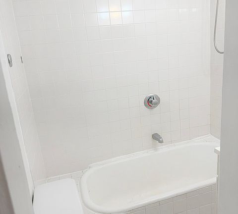 5th image of 27 E 63rd St APT Gb