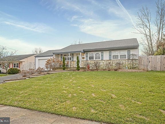 3rd image of 119 Whitman Dr