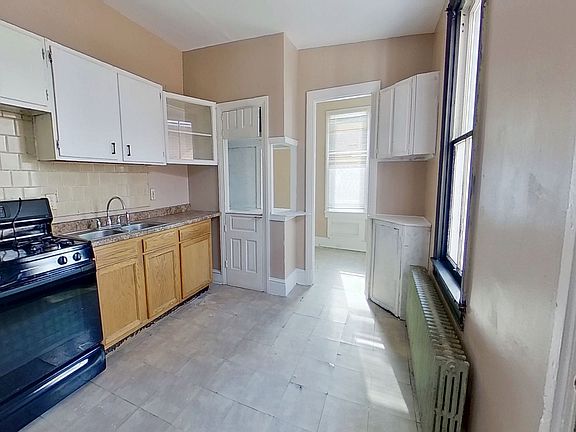 2nd image of 702 W Philadelphia St #2