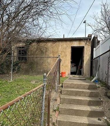 4th image of 1119 Columbia Rd NW