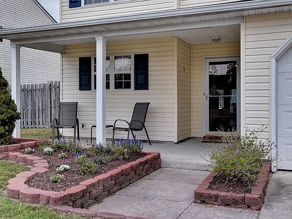 3rd image of 100 Rhine Ct