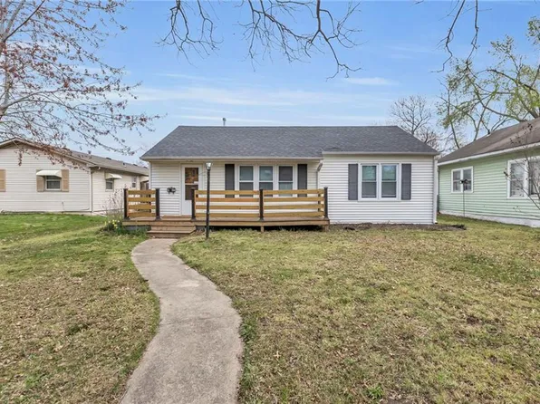 1107 S Hickory St, Ottawa, KS 66067