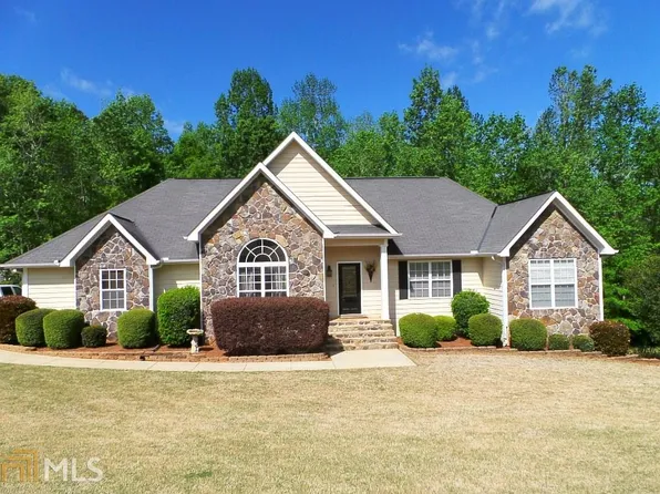 109 Planters Ridge Dr, Lagrange, GA 30240