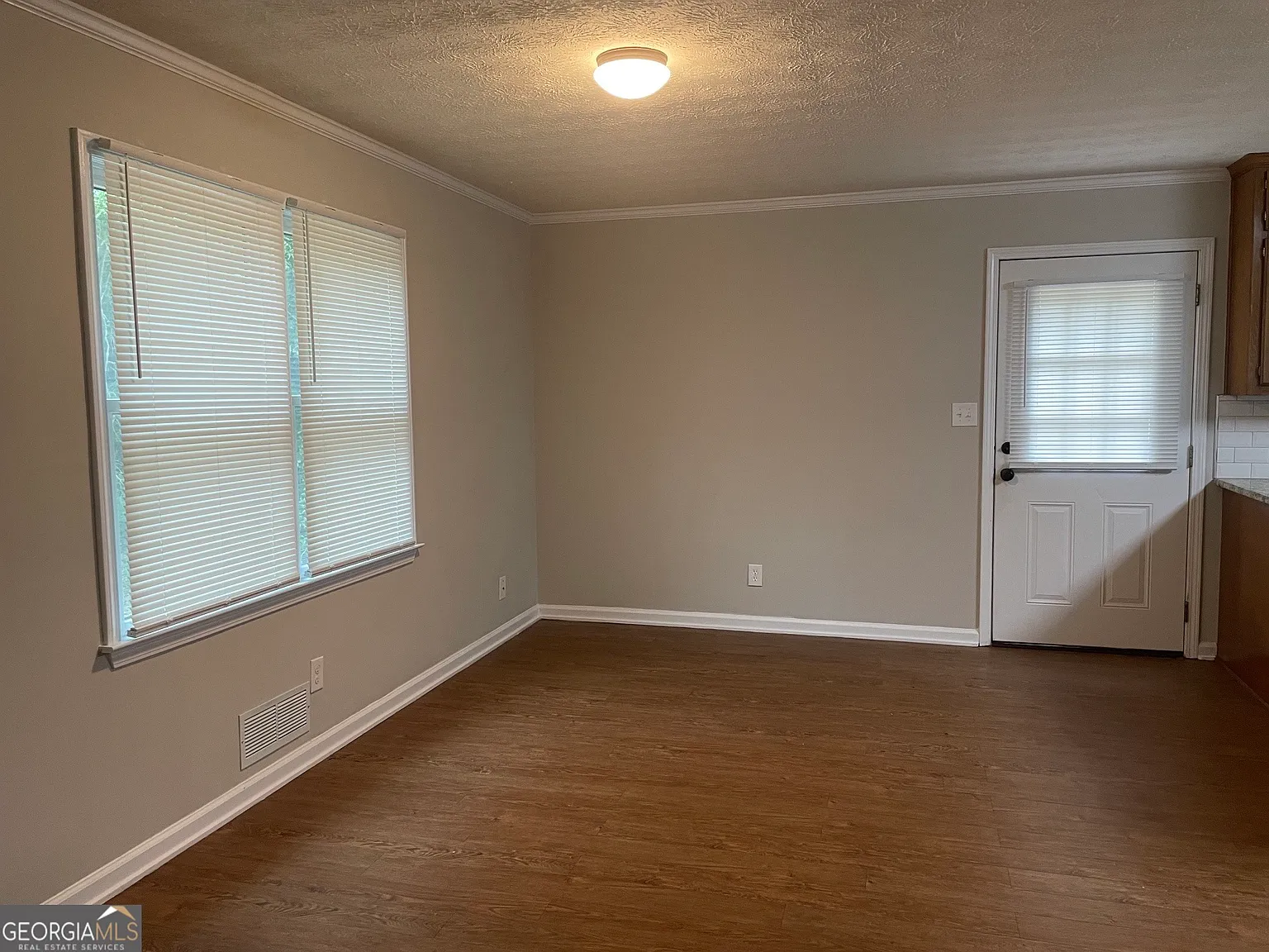 3 bed, 2.0 bath, 2225 sqft, $1,850 — Photo 3