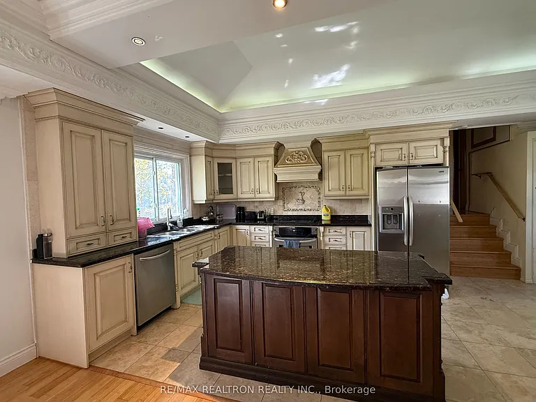 18 Irwin Ave #MAIN — Photo 2