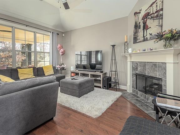 3rd image of 2244 Pendrell Ln