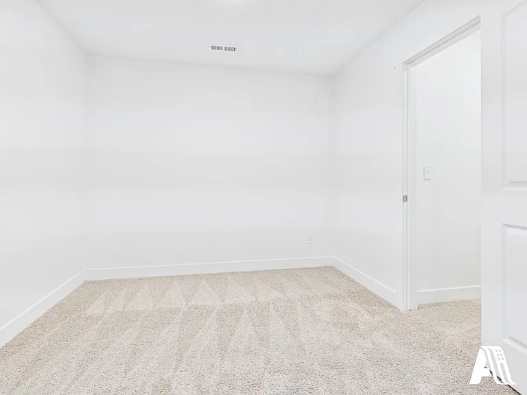447 E 650 N — Photo 12