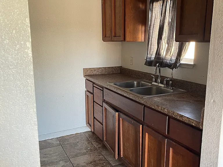 2928 Peachtree Dr #4 — Photo 4