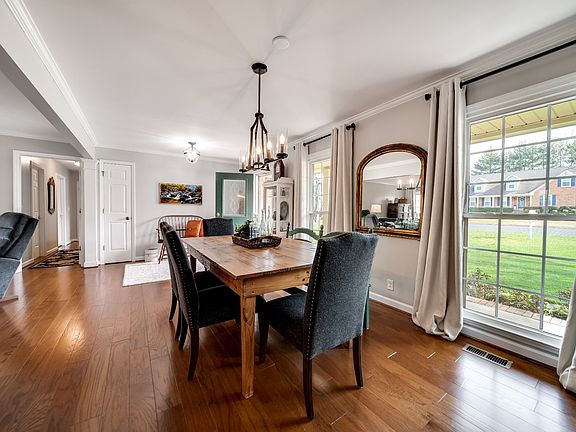 3rd image of 3019 Regency Park Dr