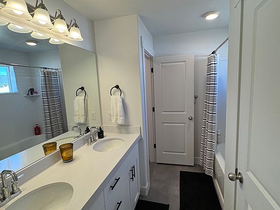 4th image of 5083 E Lakefield Dr
