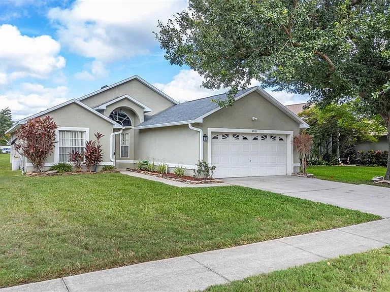 2936 Twin Oaks Dr — Photo 1