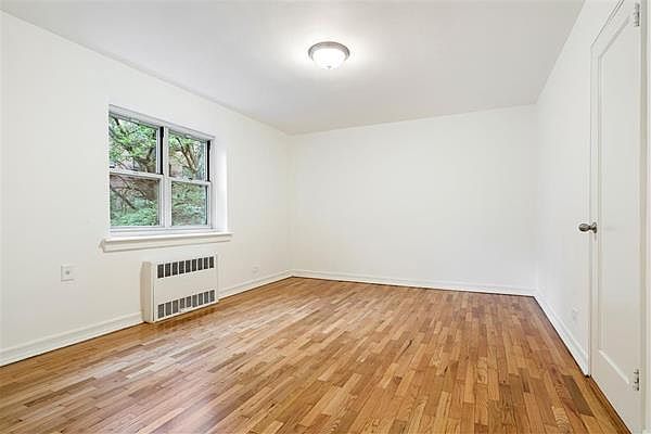 2nd image of 13525 Hoover Ave APT 4N