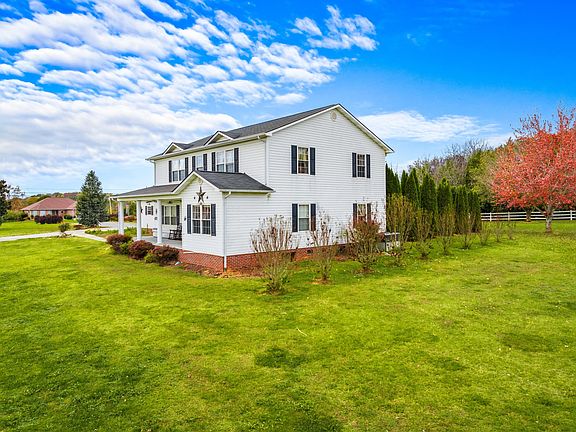 3rd image of 605 Ross Dr