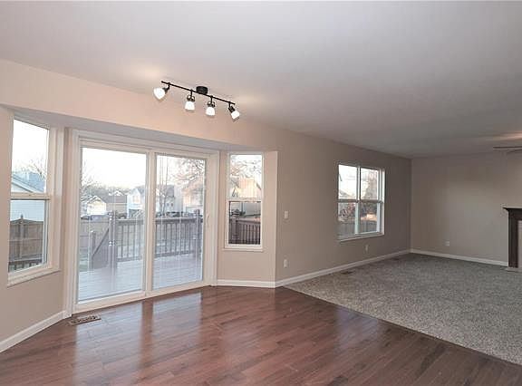 5th image of 102 Aspencade Cir