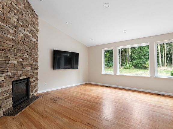 5th image of 4167 Hollydale Ln