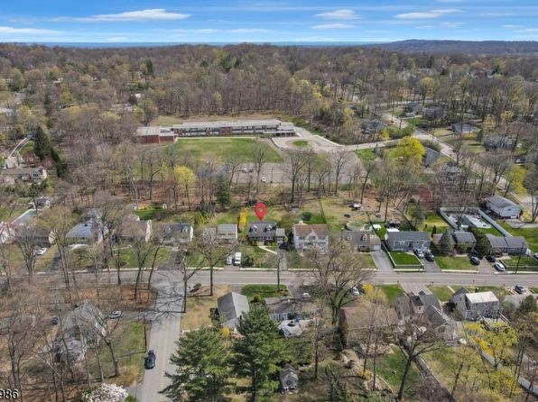72 Monhegan Ave, Oakland Boro, NJ 07436
