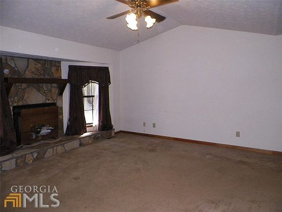 Great Room vaulted ceilings and large wall