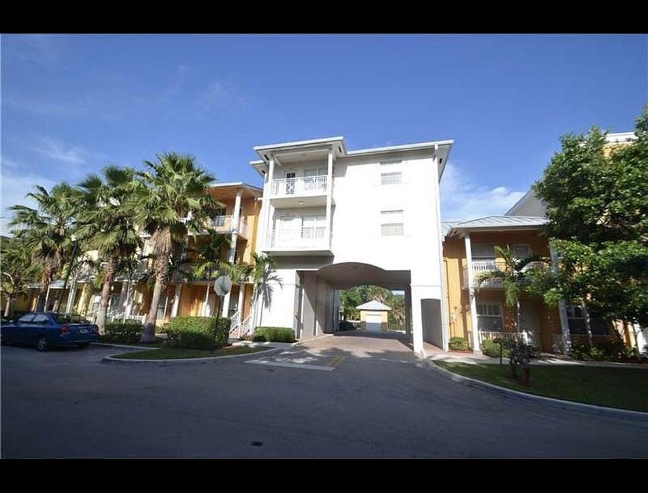 Exterior Photo of Condo