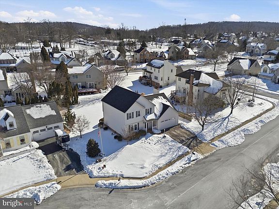 4th image of 3 Karen Ct