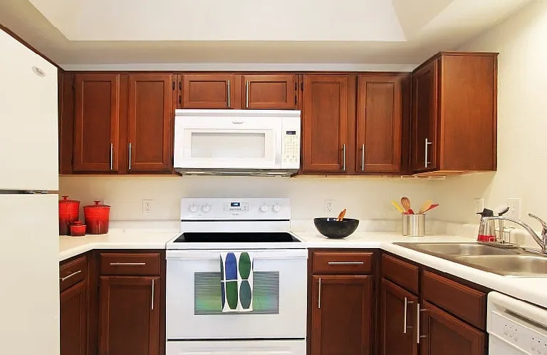 Tuscany Oaks Apartments — Photo 8