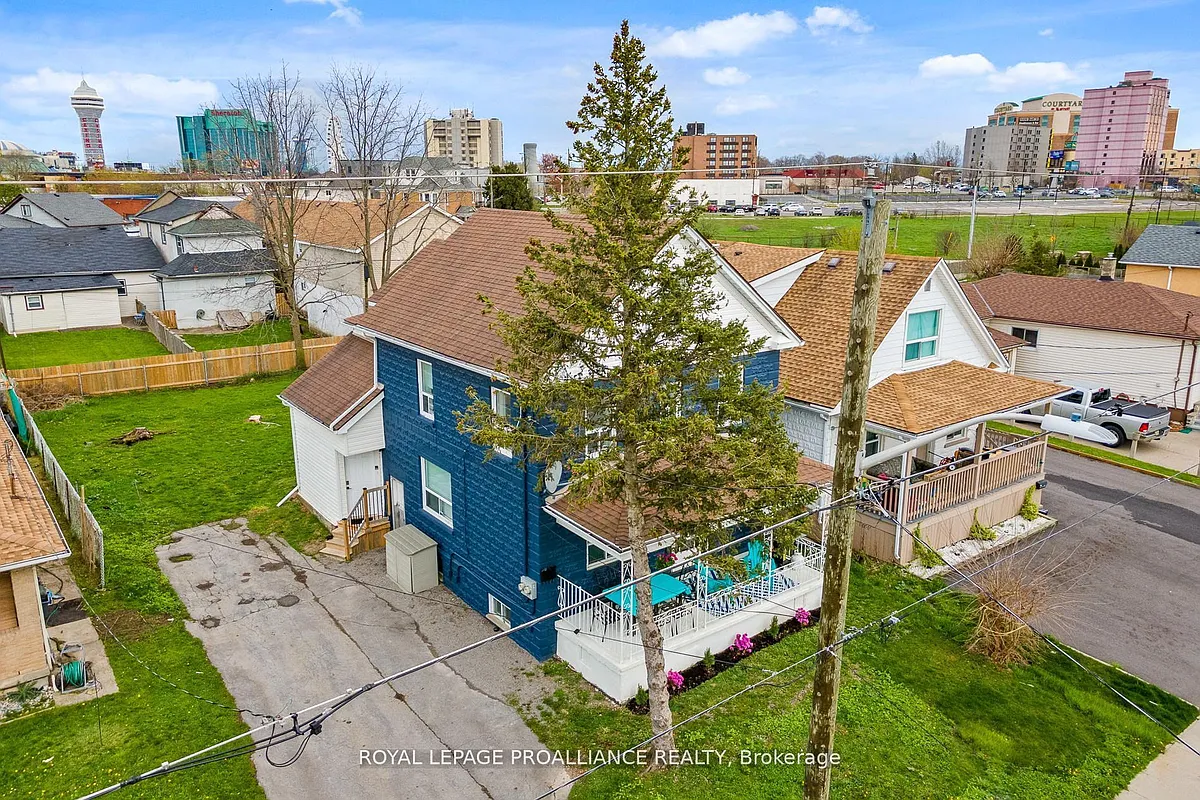 Building Photo - 5654 Desson Ave #UPPER