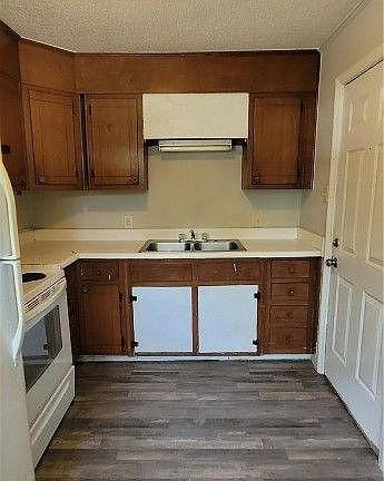 2nd image of 1343 Taylor Dr