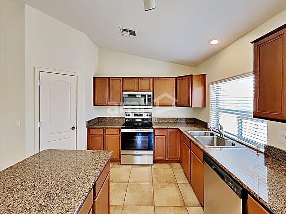 3rd image of 17568 W Voltaire St