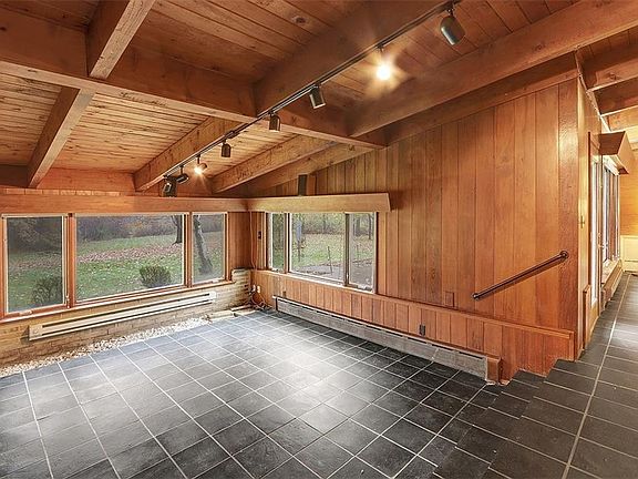 5th image of 7079 Hillcrest Ln