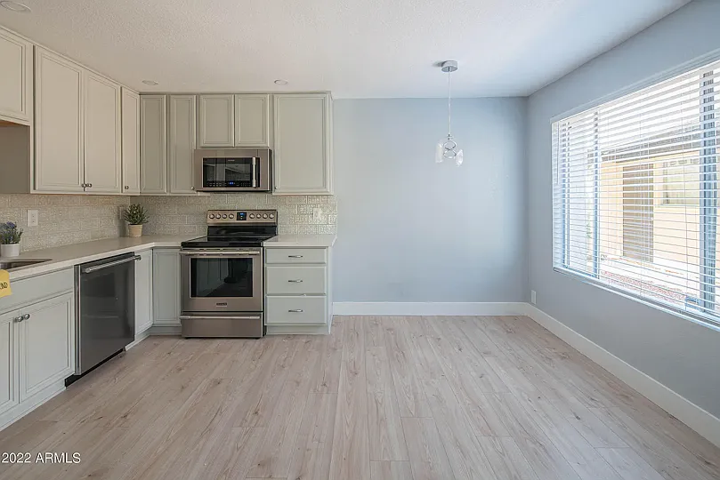 2 bed, 1.5 bath, 1267 sqft, $2,249 — Photo 4